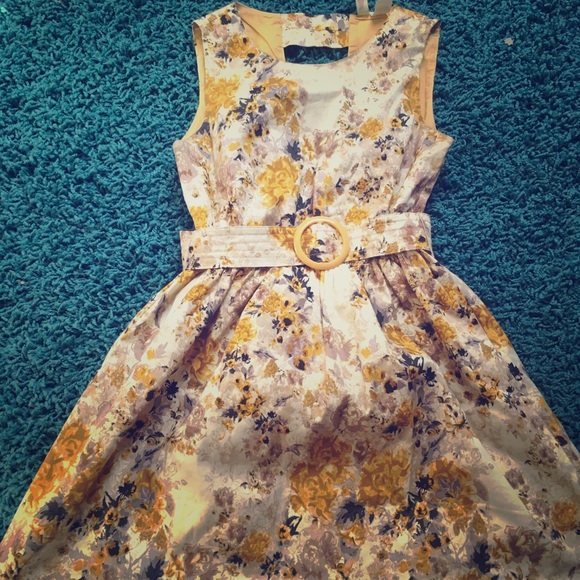 Modcloth Dresses & Skirts - Yellow floral sleeveless dress with cut-out back